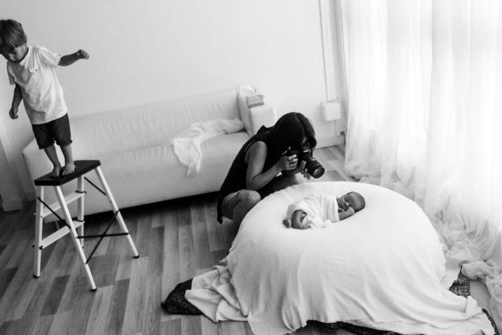 fotografía newborn en casa con puf